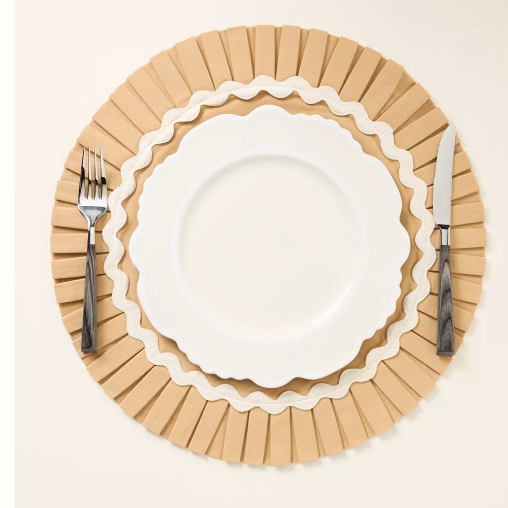 BUNDLE/4 Anthropologie rickrack pleated round placemats ❤️❤️❤️❤️